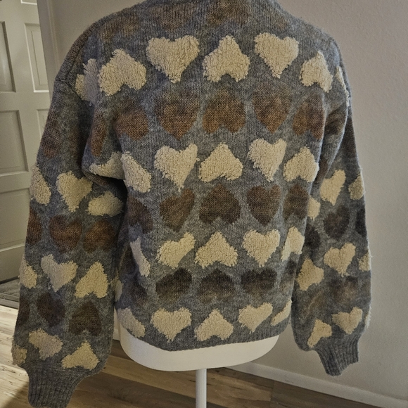 Chunky sweater with raised hearts. - Picture 2 of 3